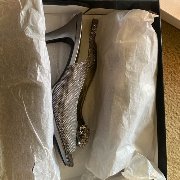 Never worn - Picture 1 of 2